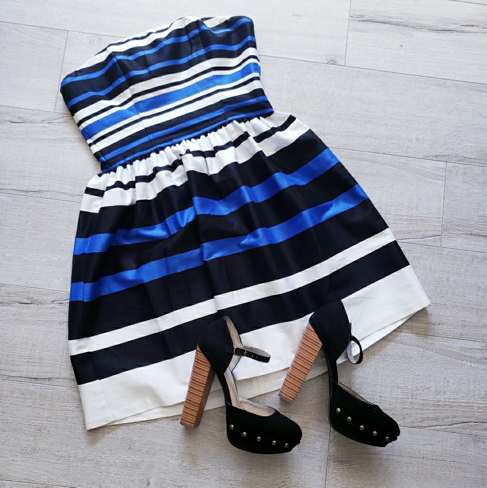Strapless little blue/white/black dress